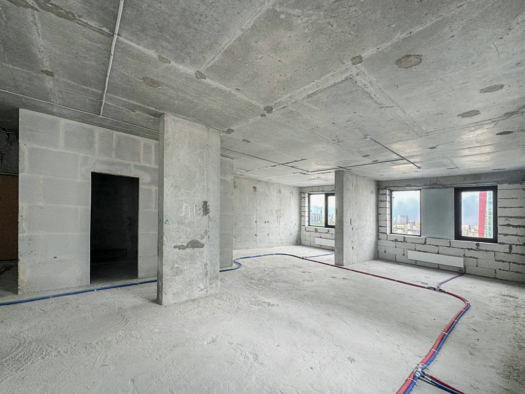  83,20 ²  Headliner