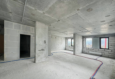  83,20 ²  Headliner