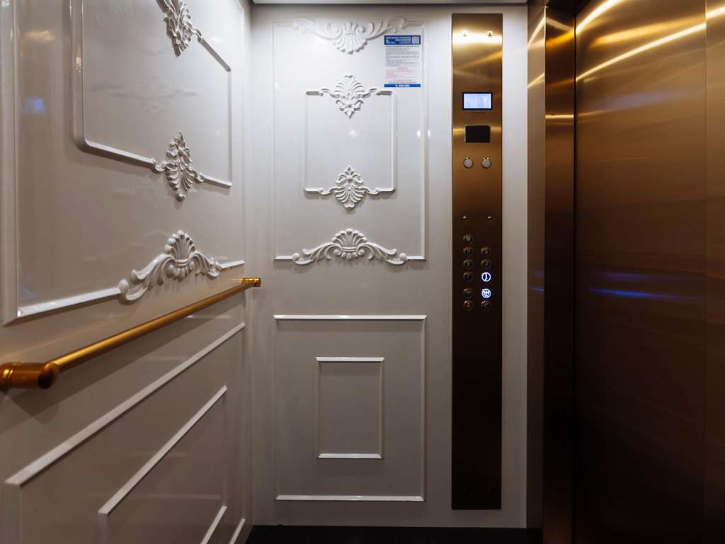 �����  "������"