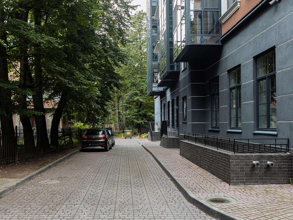 �����  "������"